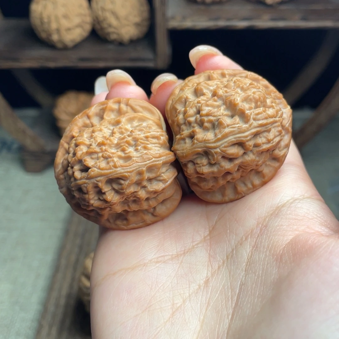 凌***师吊坠文玩核桃三角白39