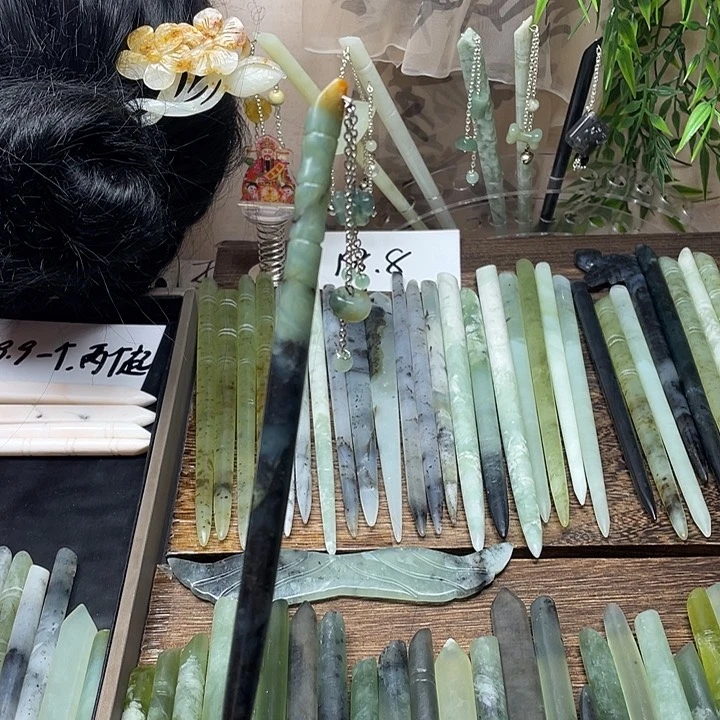 蛇纹石玉发饰未镶嵌亦***贝