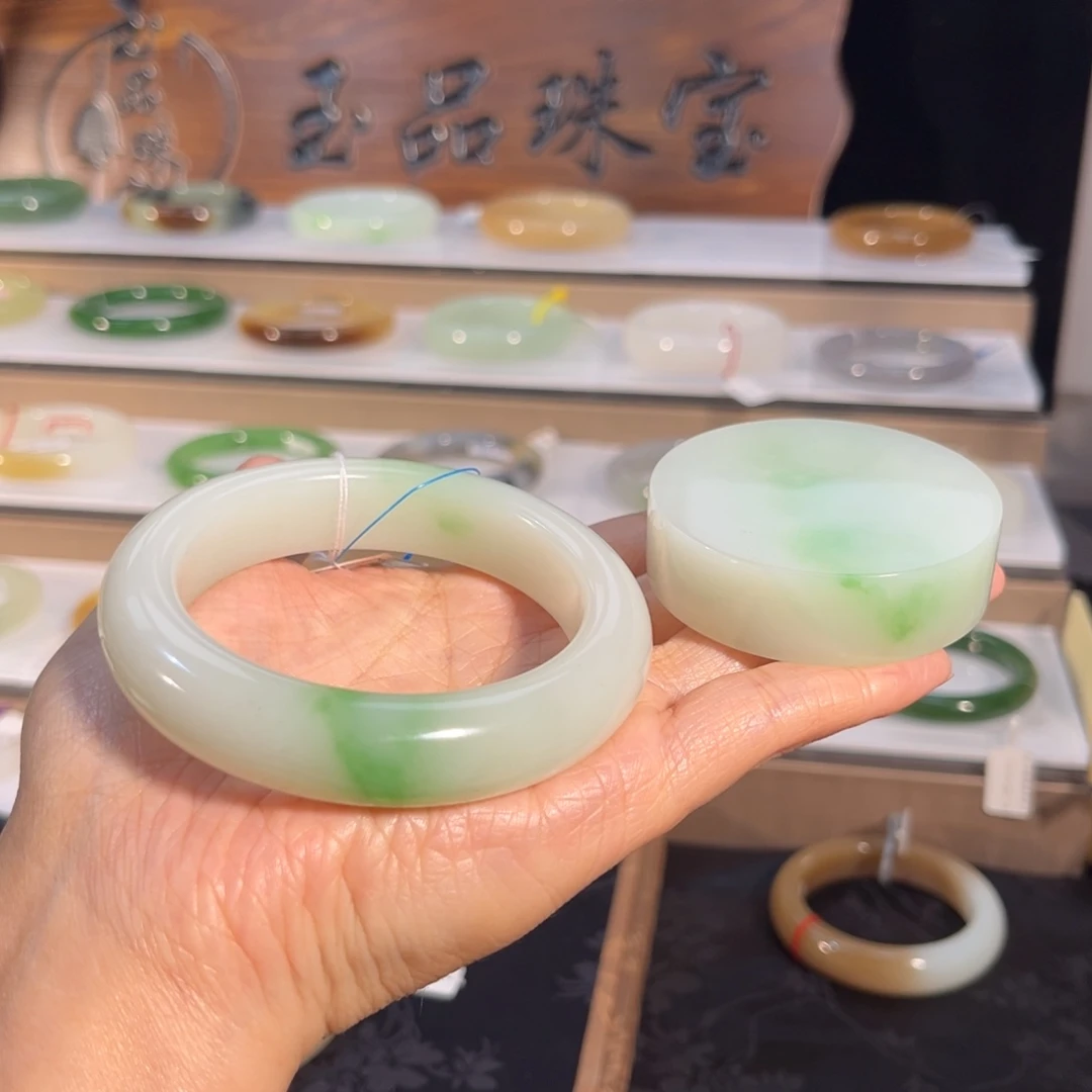 和田玉未镶嵌手镯  「新疆白翠」