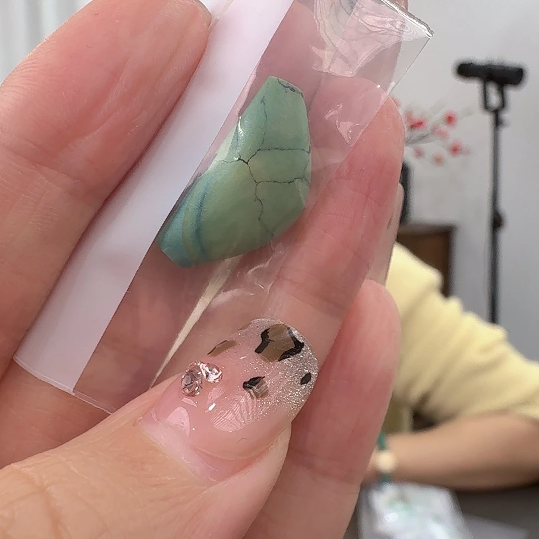 l***度绿松石未镶嵌珠宝奇石