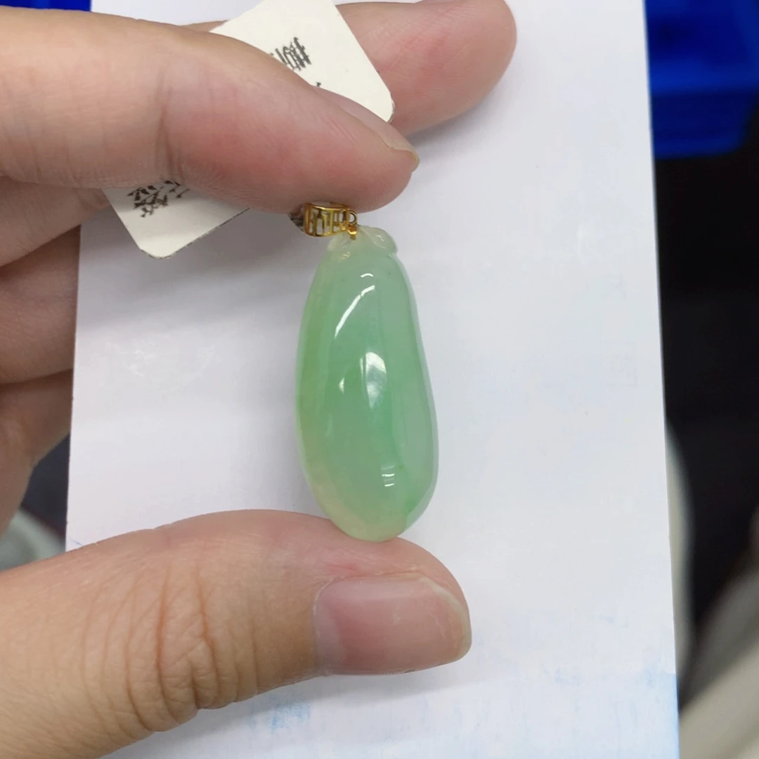 翡翠18K金镶嵌颈饰翡翠