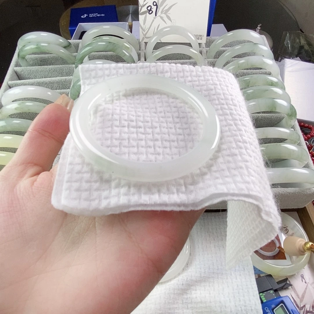 石英质玉手镯未镶嵌川***雪57.3