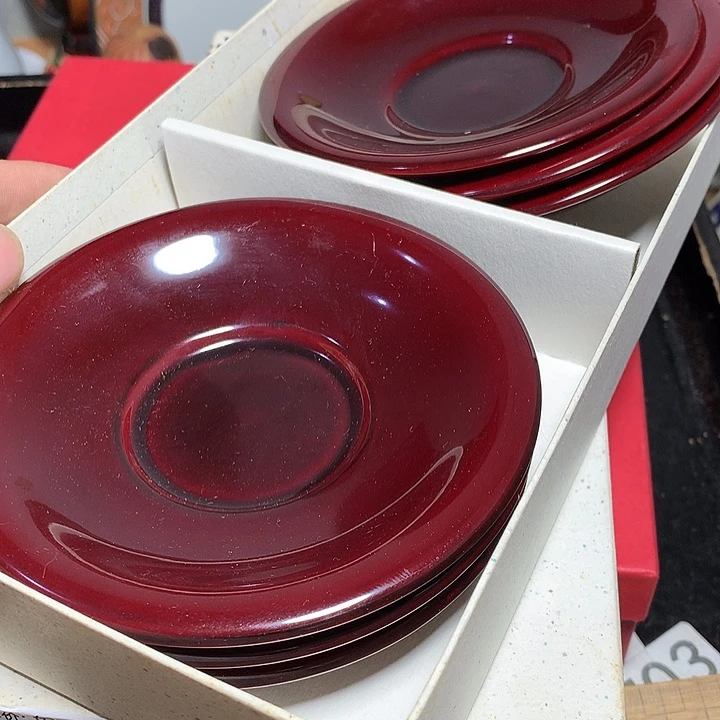 瓷片这些东西你就不用理你妈妈就