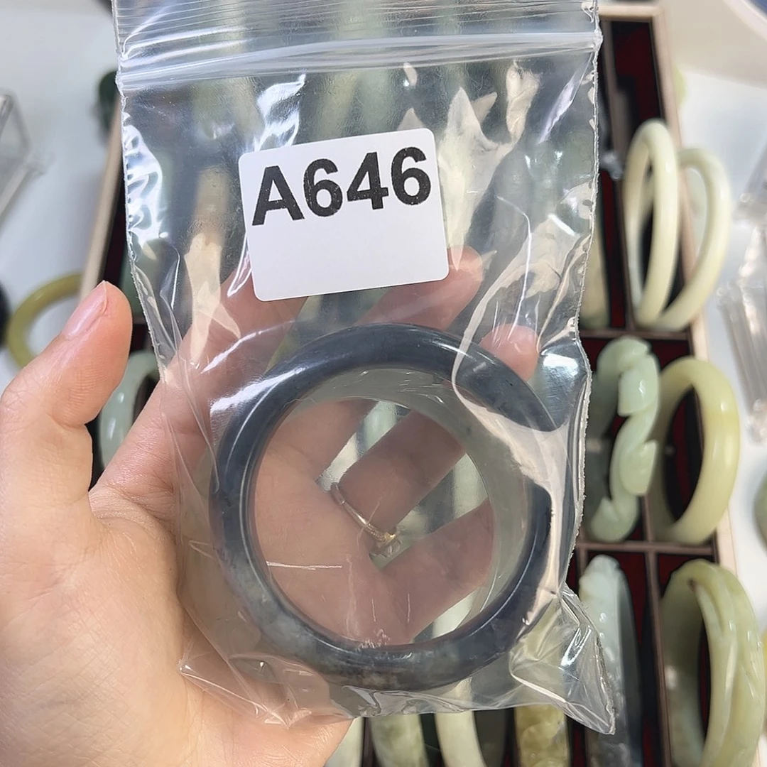 蛇纹石玉手镯未镶嵌B****拉