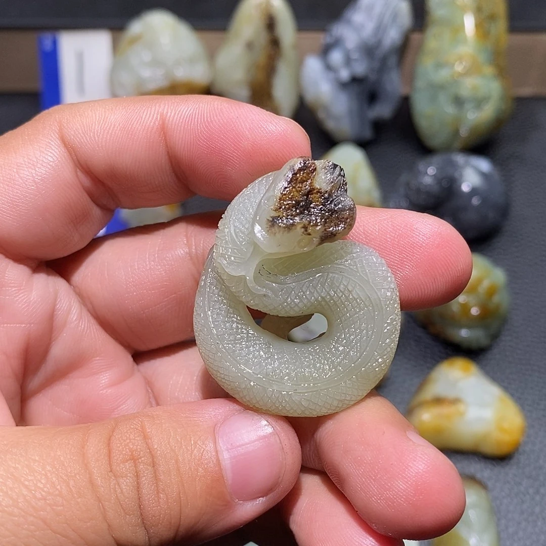 蹦***咩和田玉未镶嵌颈饰定制