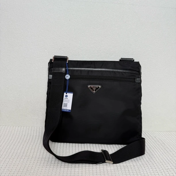 99新 Prada/普拉达  7051/男士时尚休闲黑色尼龙单肩包