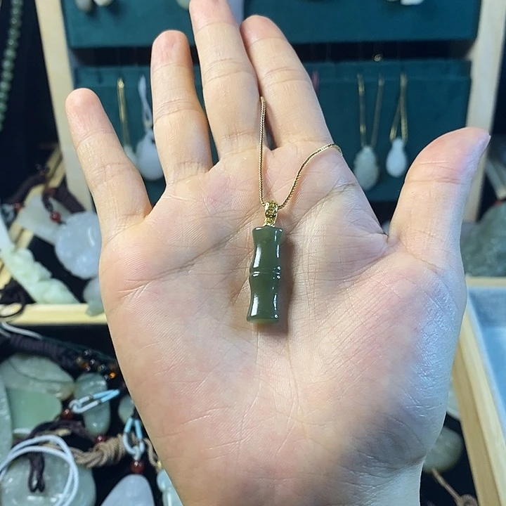 和田玉未镶嵌吊坠(赠链)