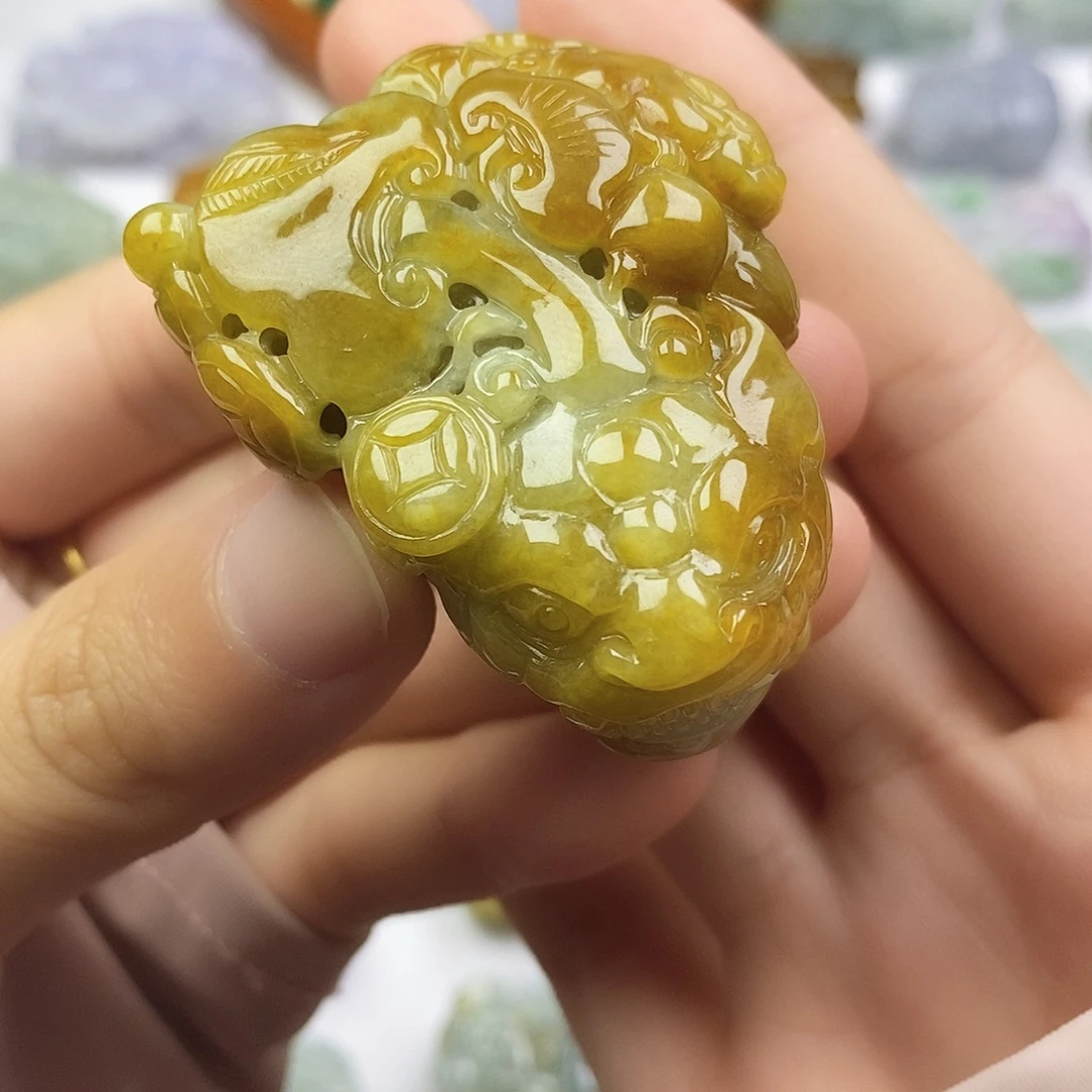 翡翠未镶嵌颈饰貔貅