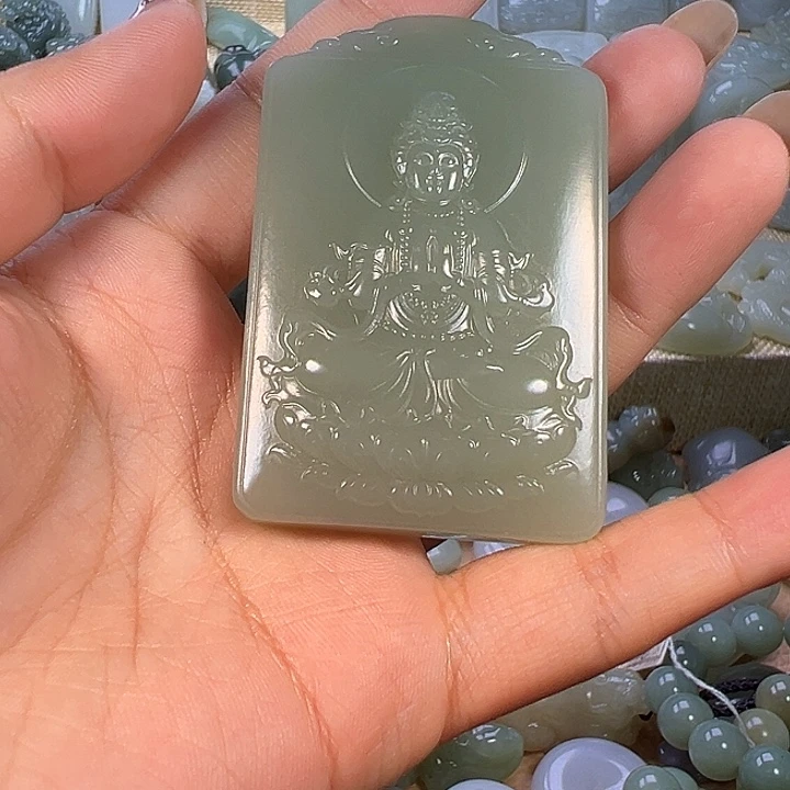 邹***！和田玉未镶嵌颈饰