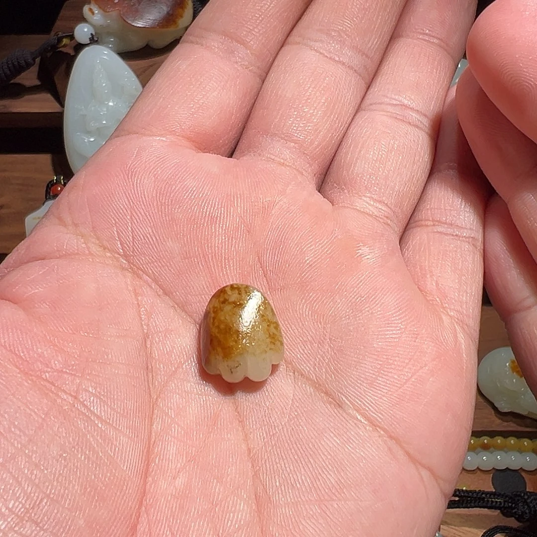 你***的和田玉未镶嵌颈饰