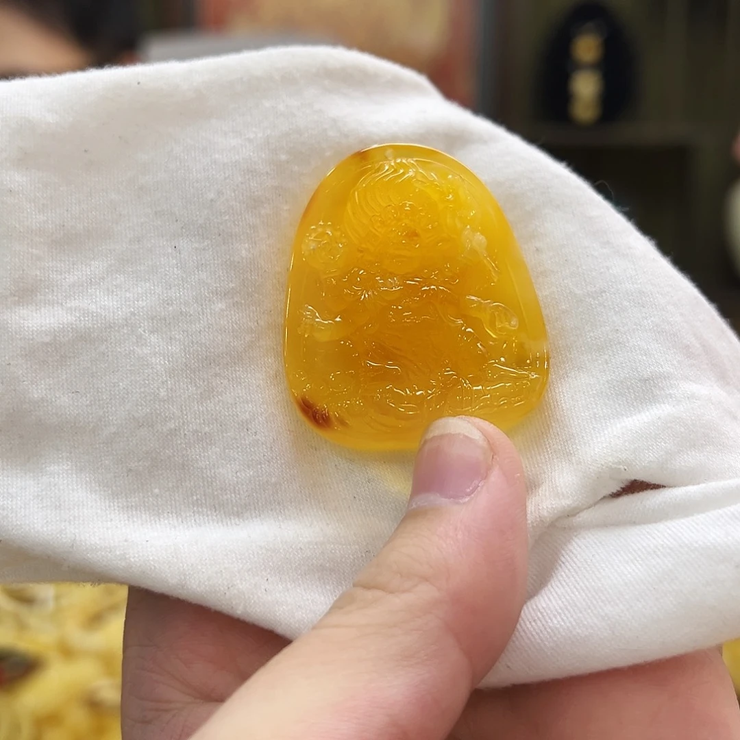 蜜蜡未镶嵌珠宝奇石