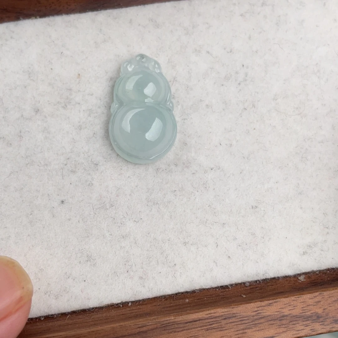 翡翠未镶嵌颈饰葫芦