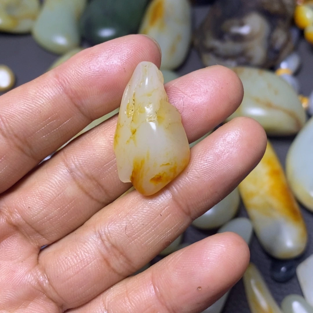 和田玉（糖玉）未镶嵌挂件