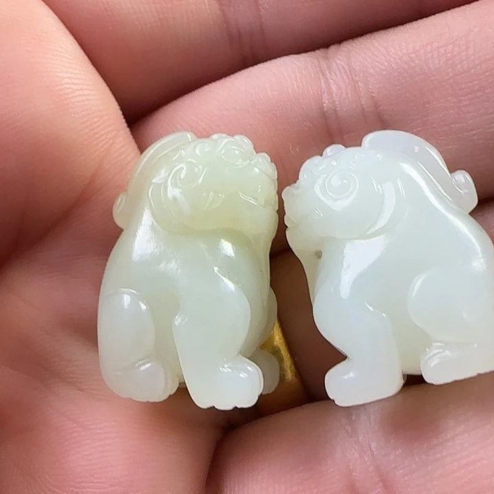 彤***未镶嵌和田玉（糖玉）车挂