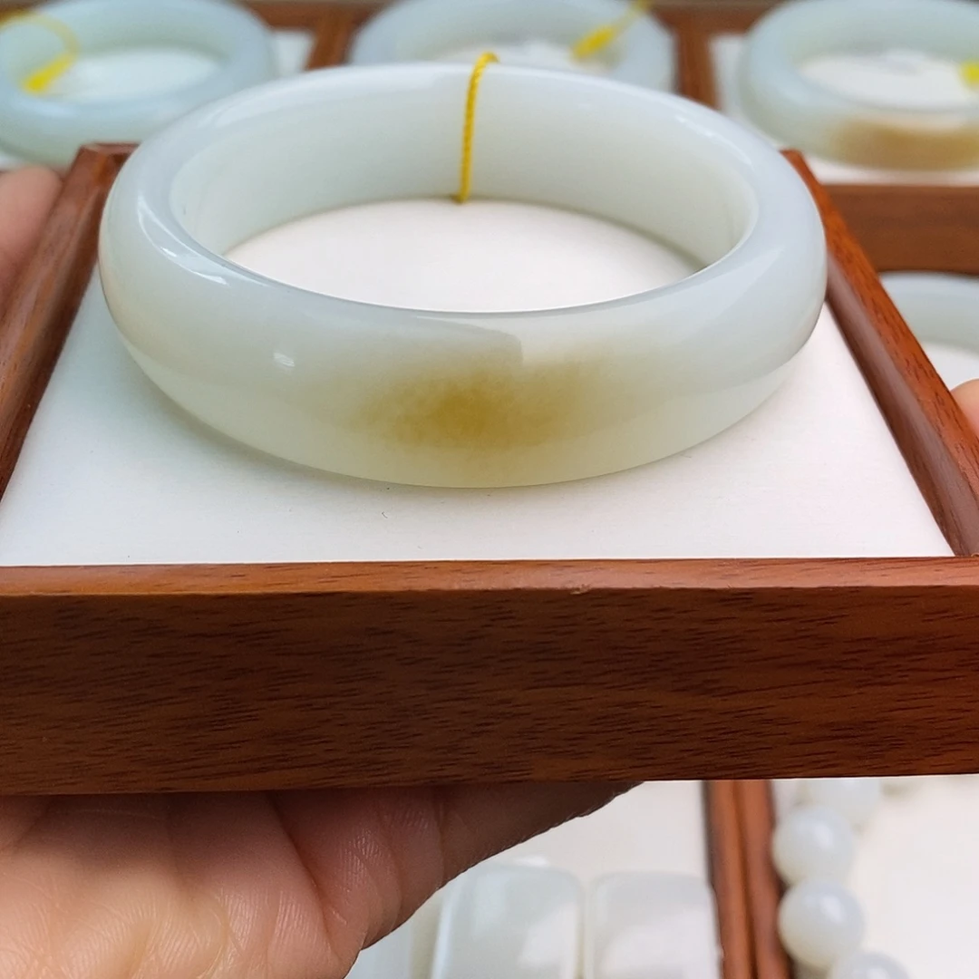 和田玉（糖玉）未镶嵌手镯