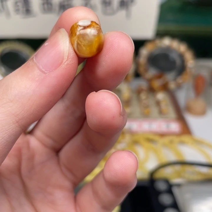 磊***少琥珀未镶嵌裸石49号