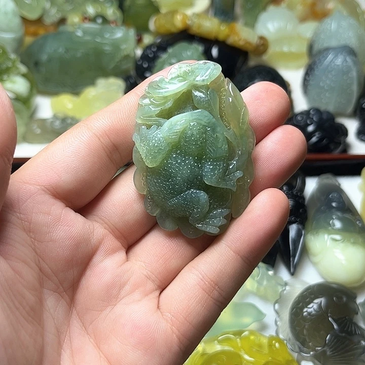 未镶嵌蛇纹石玉颈饰