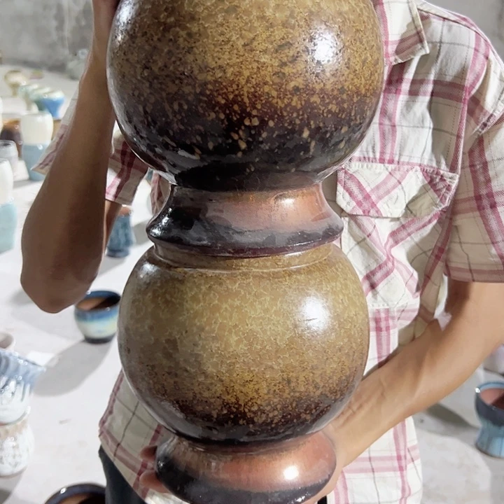 高度22厘米口15厘米