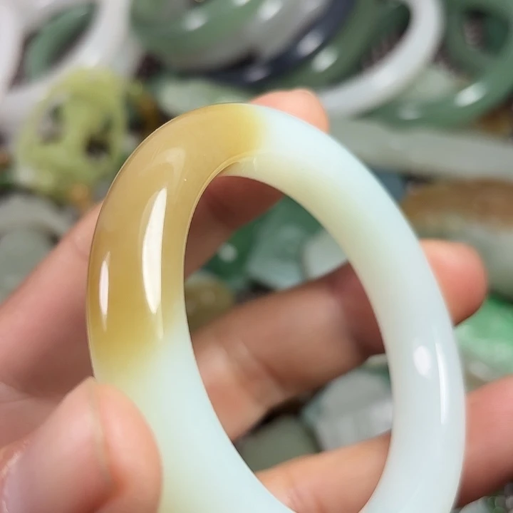 和田玉（糖玉）未镶嵌颈饰