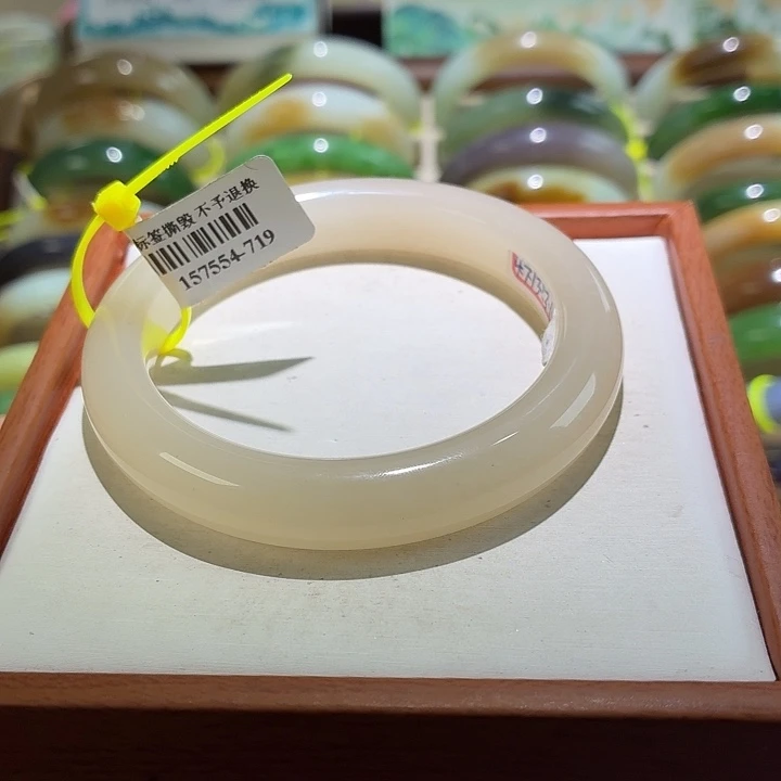 和田玉未镶嵌手镯56/57