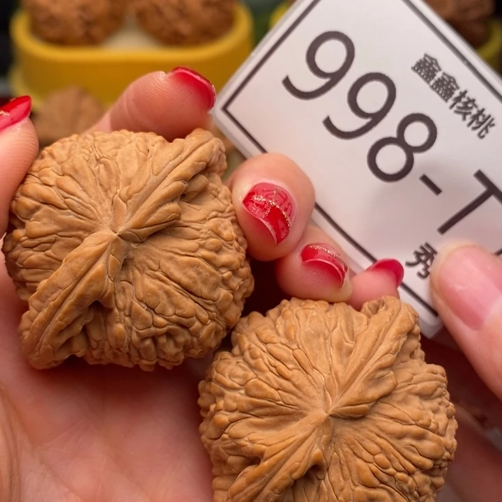 桃核把件白狮子44……