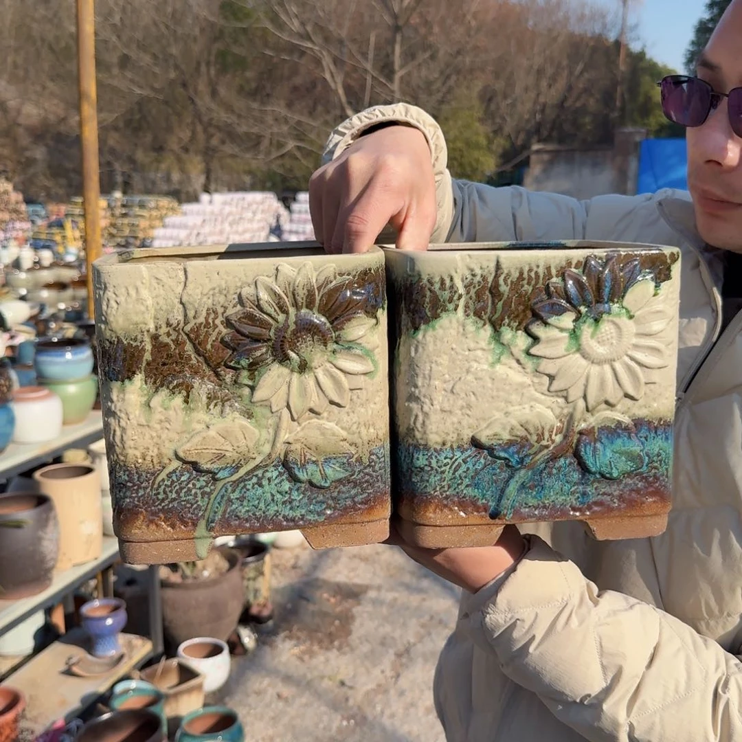 紫砂花盆口19高19（两个方太阳花绿