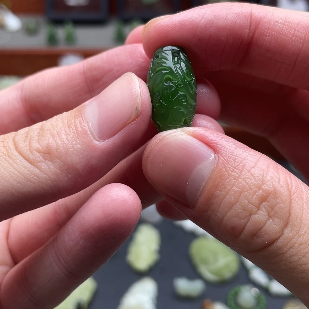 颈饰未镶嵌和田玉碧玉桶珠