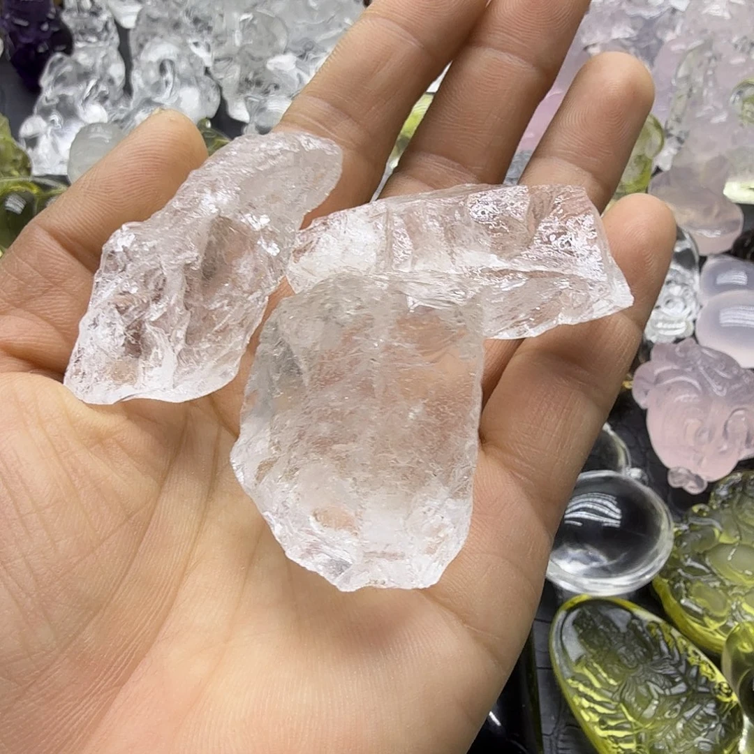 颈饰水晶未镶嵌摆件