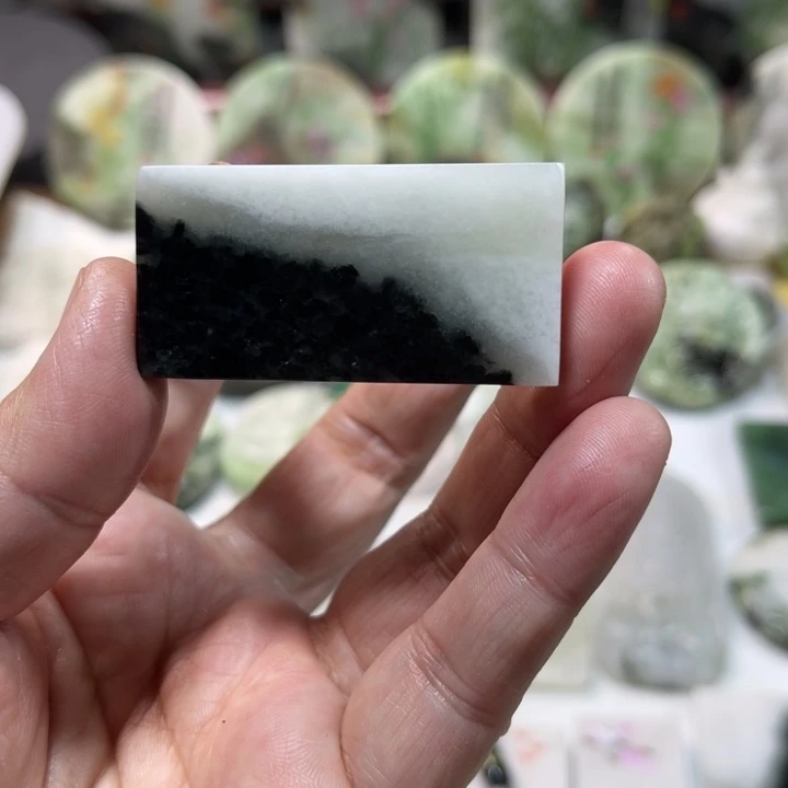 独山玉未镶嵌颈饰