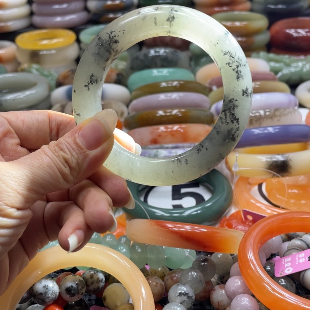 石英岩玉未镶嵌手镯