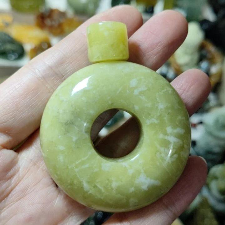 岫玉未镶嵌平安扣