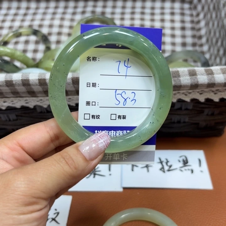 未镶嵌岫玉手镯天然