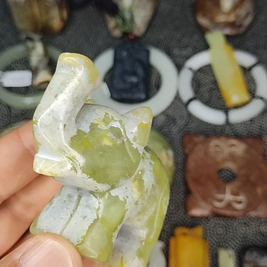 吊坠龙脊菩提物件优美，欢迎咨询