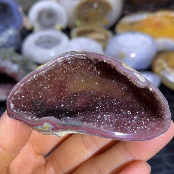 珠宝半成品水晶未镶嵌红晶洞