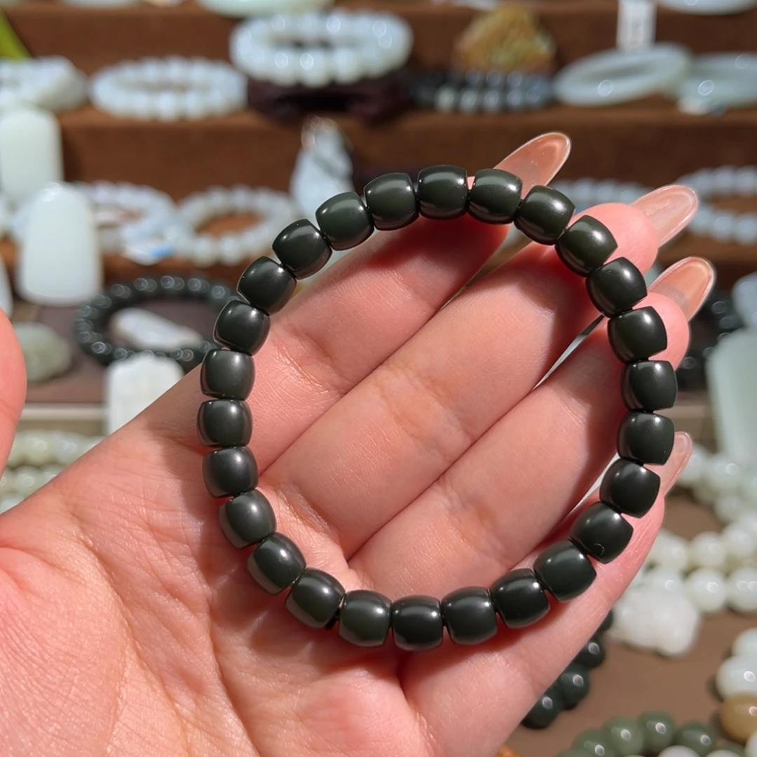 得***贝和田玉未镶嵌手链