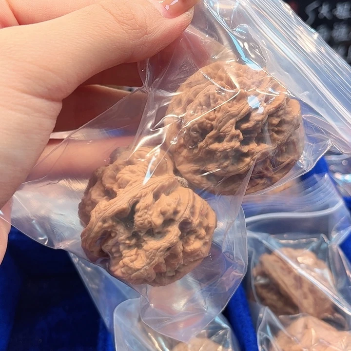 文玩核桃吊坠大粗筋