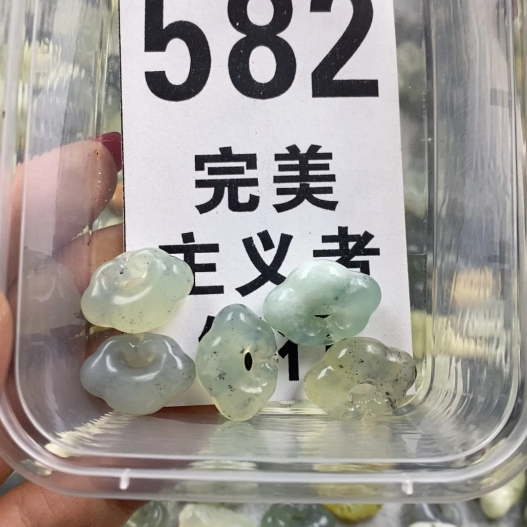 蛇纹石玉未镶嵌挂坠