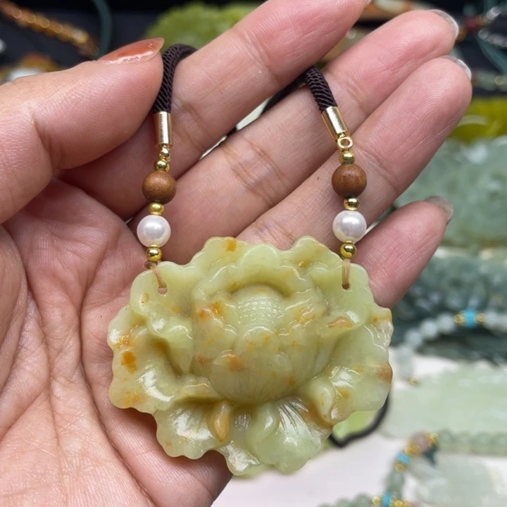 悦***蛇纹石玉未镶嵌颈饰