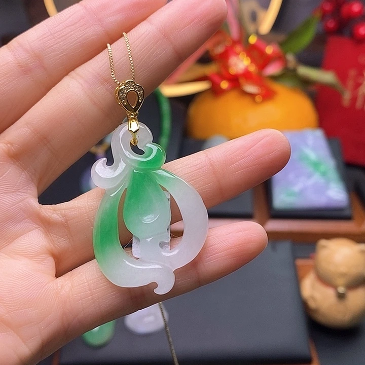 翡翠颈饰未镶嵌音符