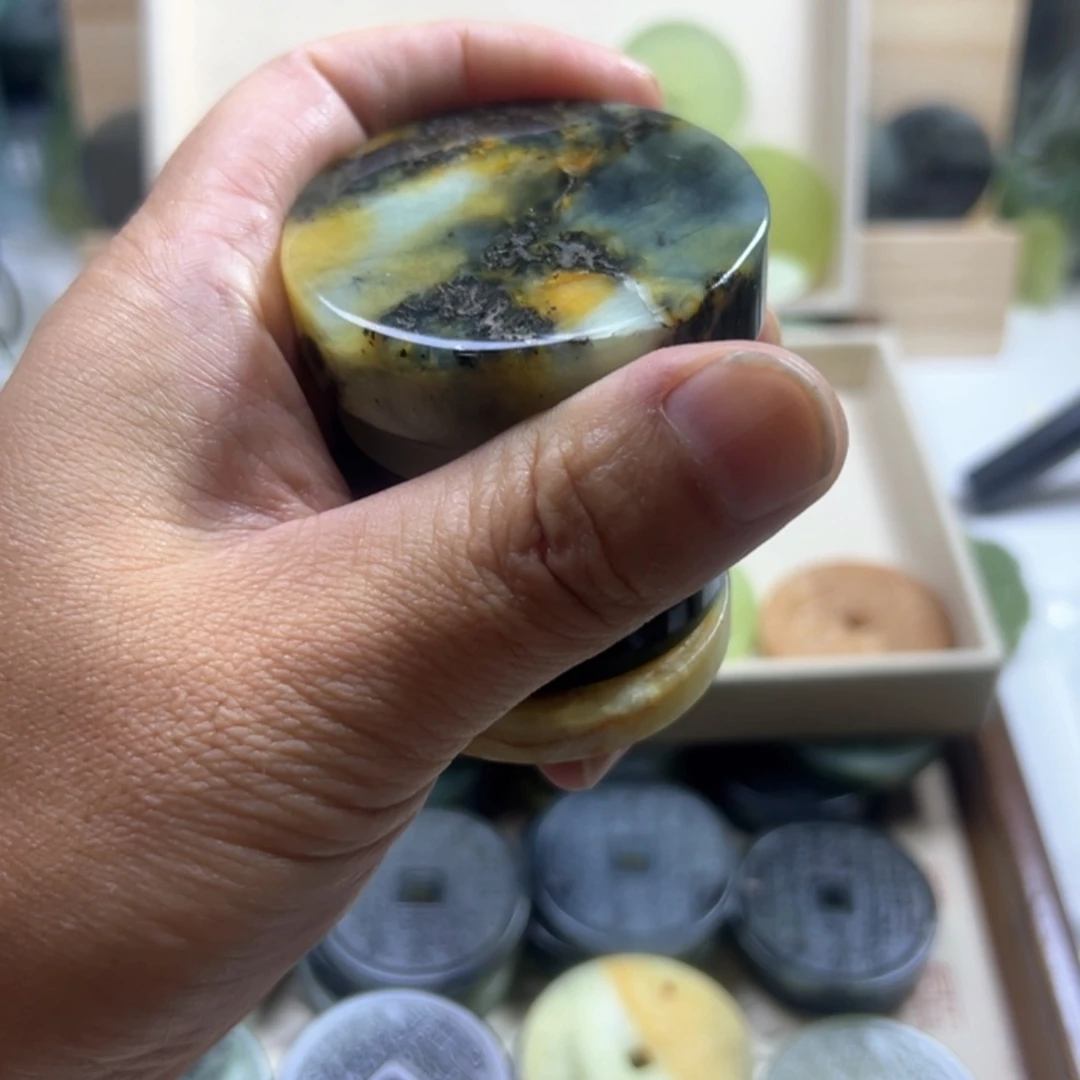 观***君岫玉未镶嵌颈饰挂坠