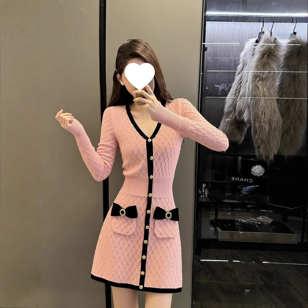 高级感蝴蝶结小香风针织连衣裙秋冬新款设计感小众收腰显瘦A字裙