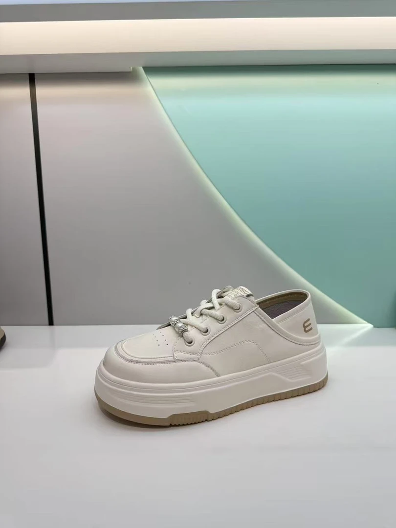 2025春秋舒适百搭低帮厚底休闲小白鞋