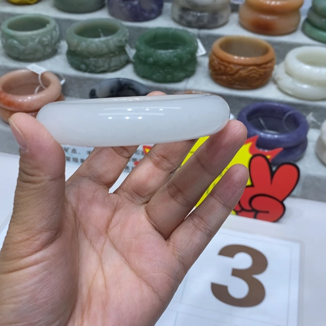 石英岩玉未镶嵌手镯