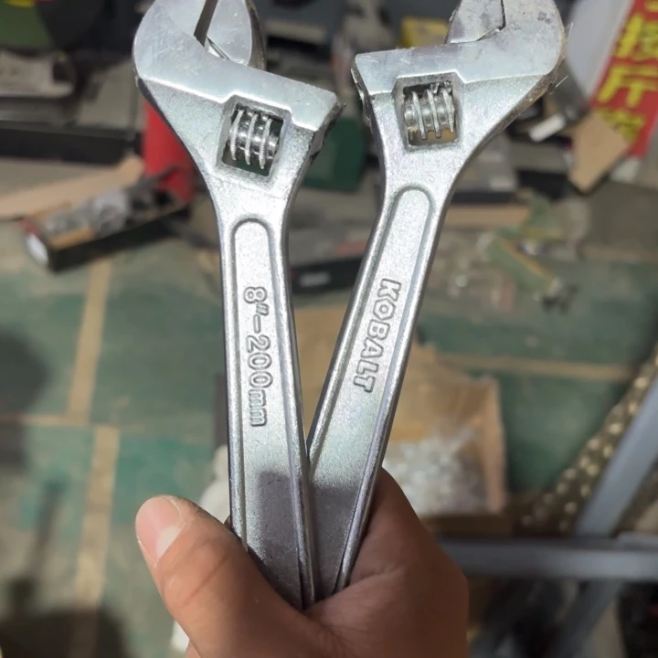 考伯特8寸活扳手两把