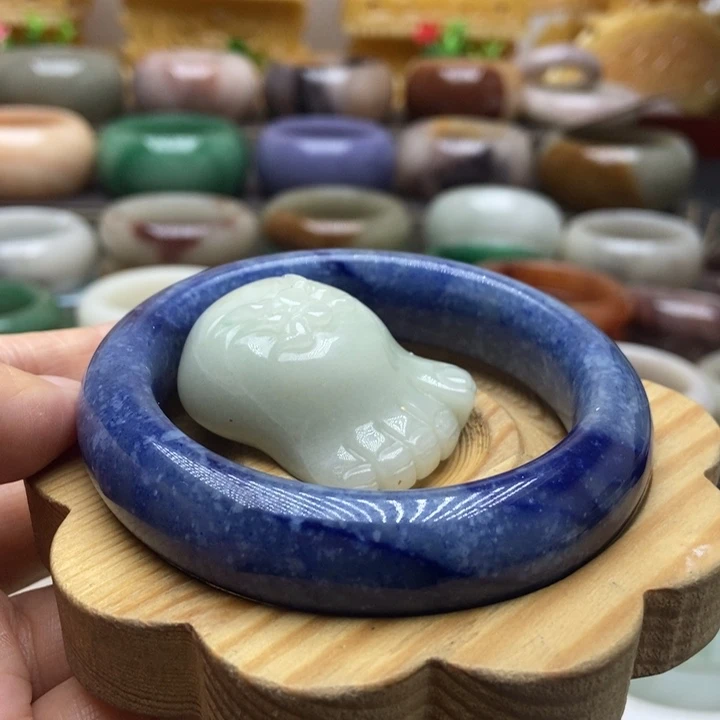 未镶嵌手镯石英质玉
