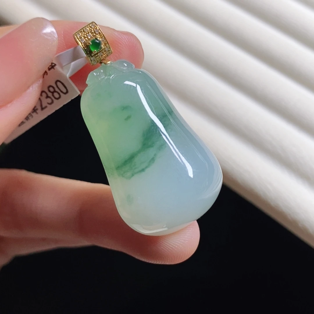 翡翠颈饰18K金镶嵌瓜