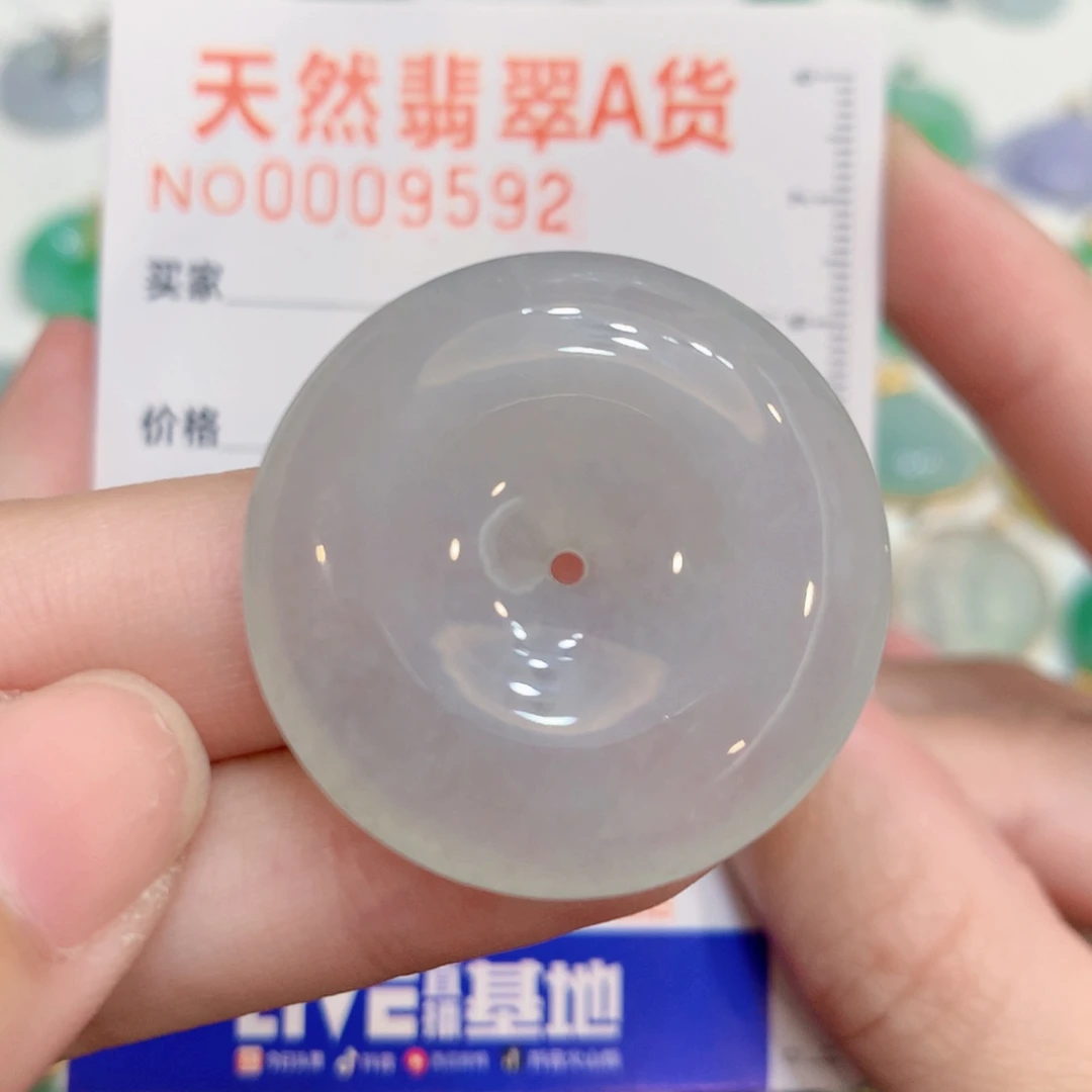 翡翠未镶嵌颈饰扣