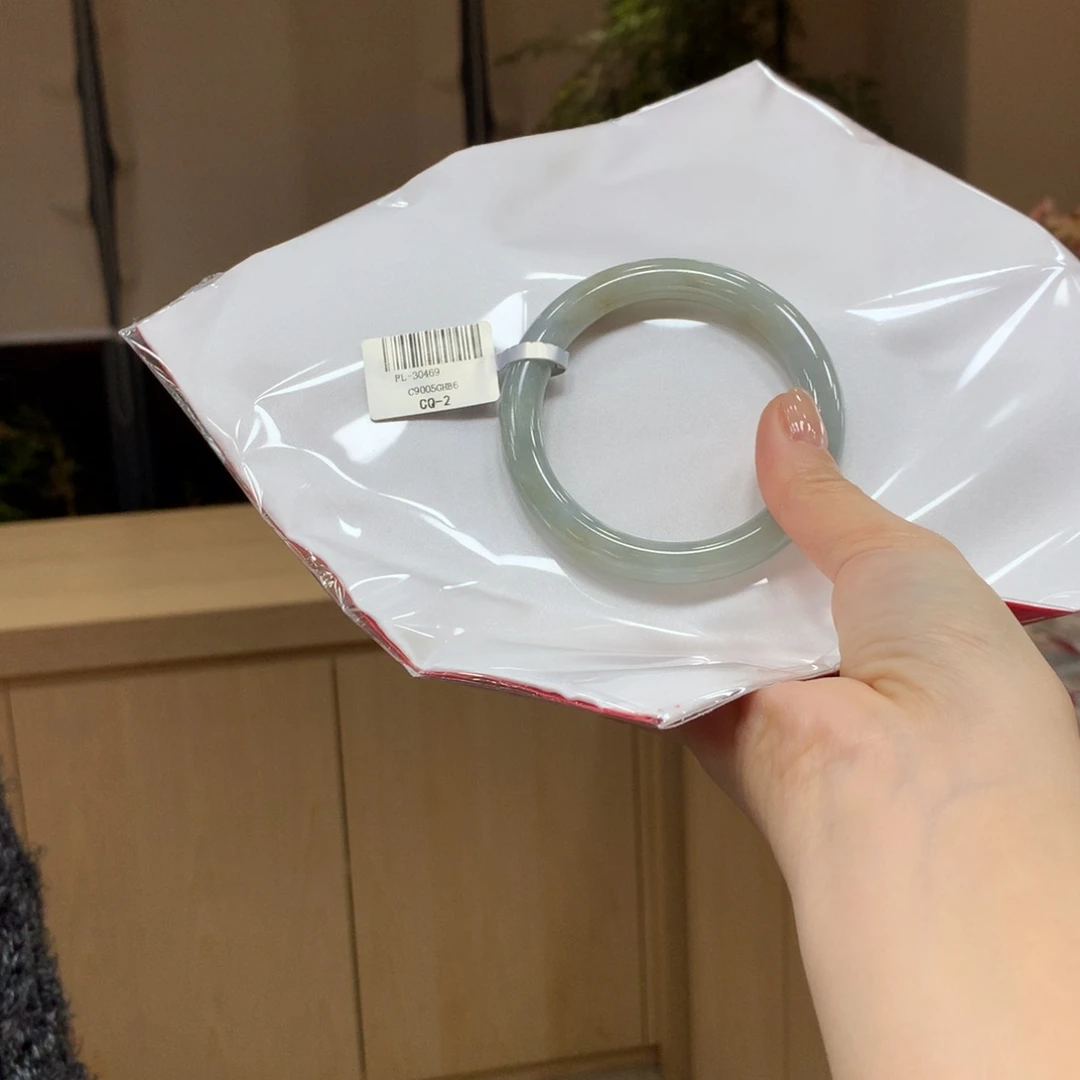 翡翠手镯未镶嵌卿***?不退不换