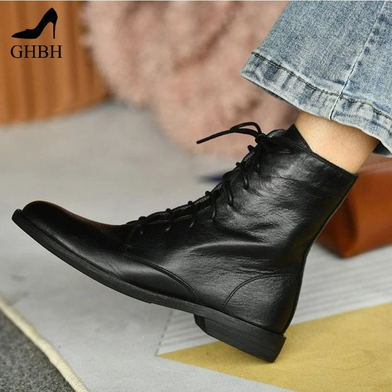 马丁靴女2025冬季新款加绒流行复古英伦风低跟软皮系带平底短靴女