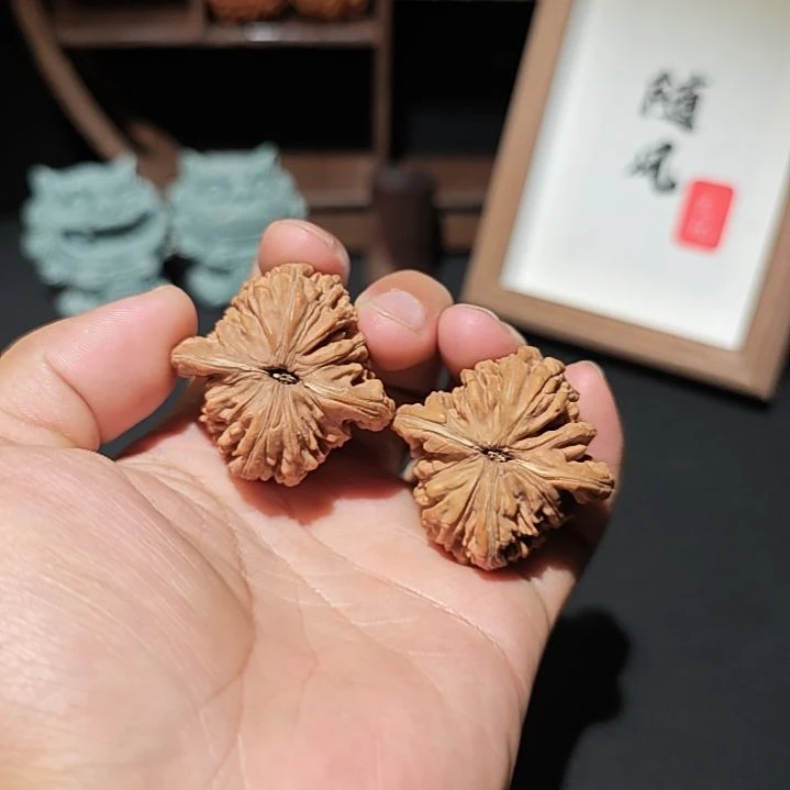 核桃把件41尺寸四座楼